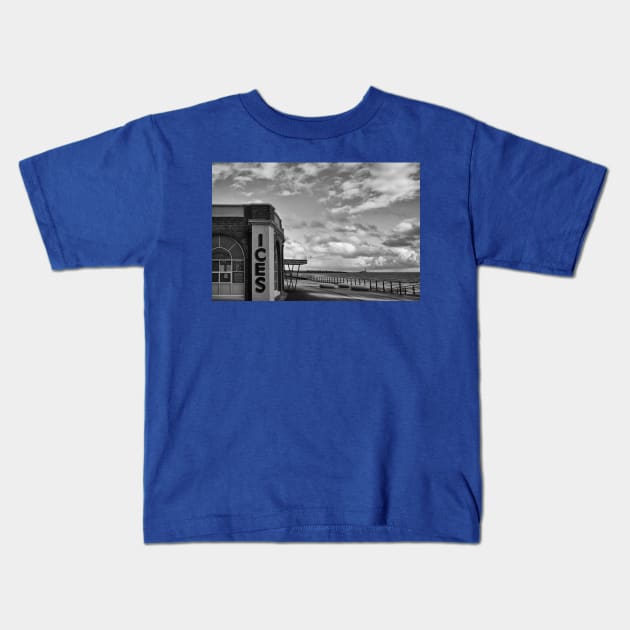 Rendezvous Cafe, Whitley Bay - Monochrome Kids T-Shirt by Violaman